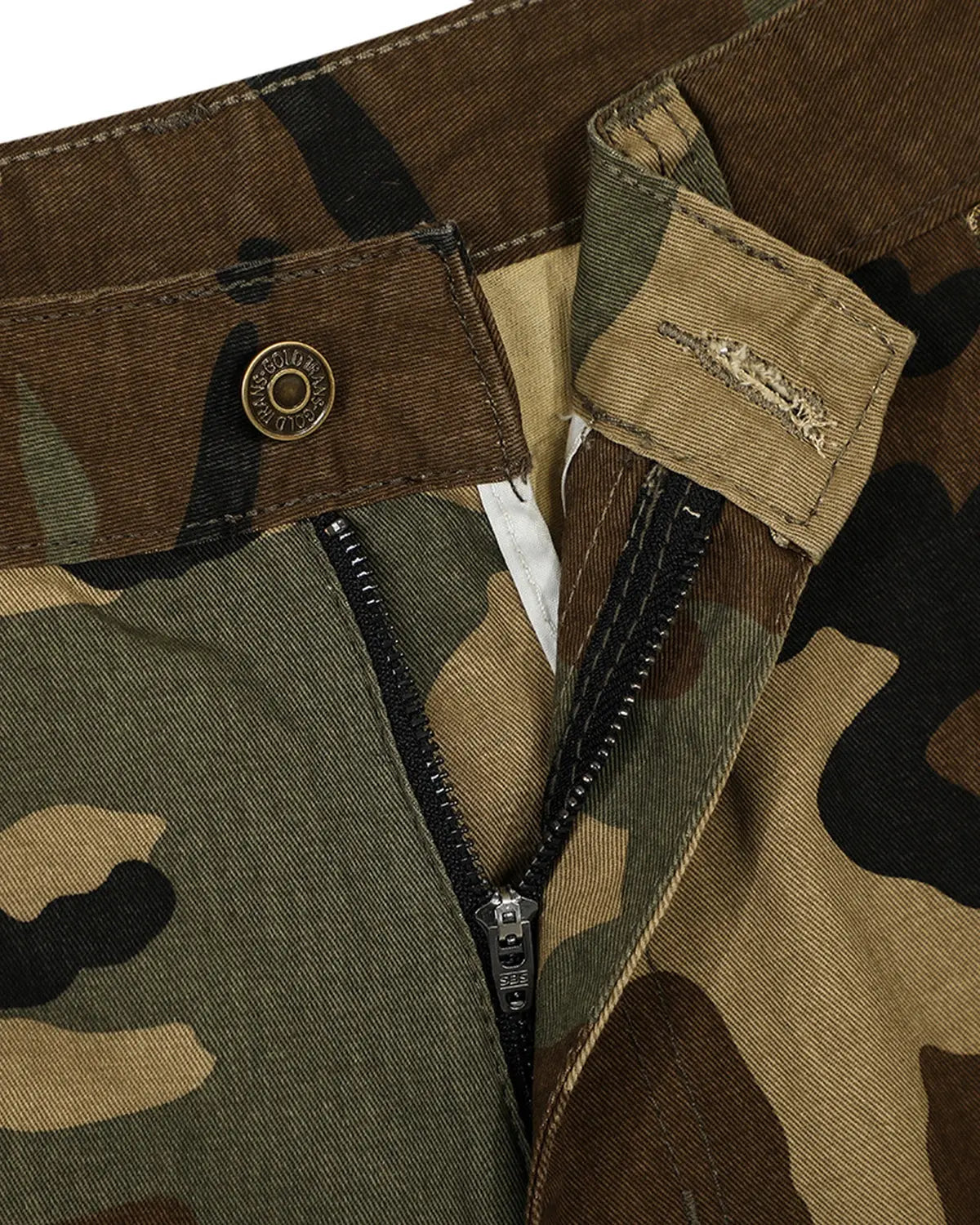 Camo cargo longline shorts by INFLATION featuring a streetwear style, with multiple pockets and an elongated fit.