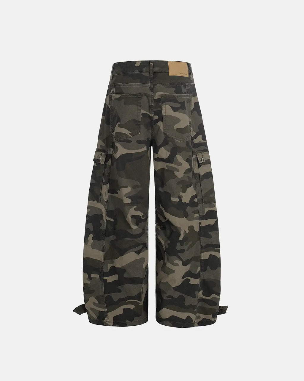 Inflation streetwear camouflage barrel cargo pants with multiple pockets and relaxed fit, designed for a modern streetwear look.