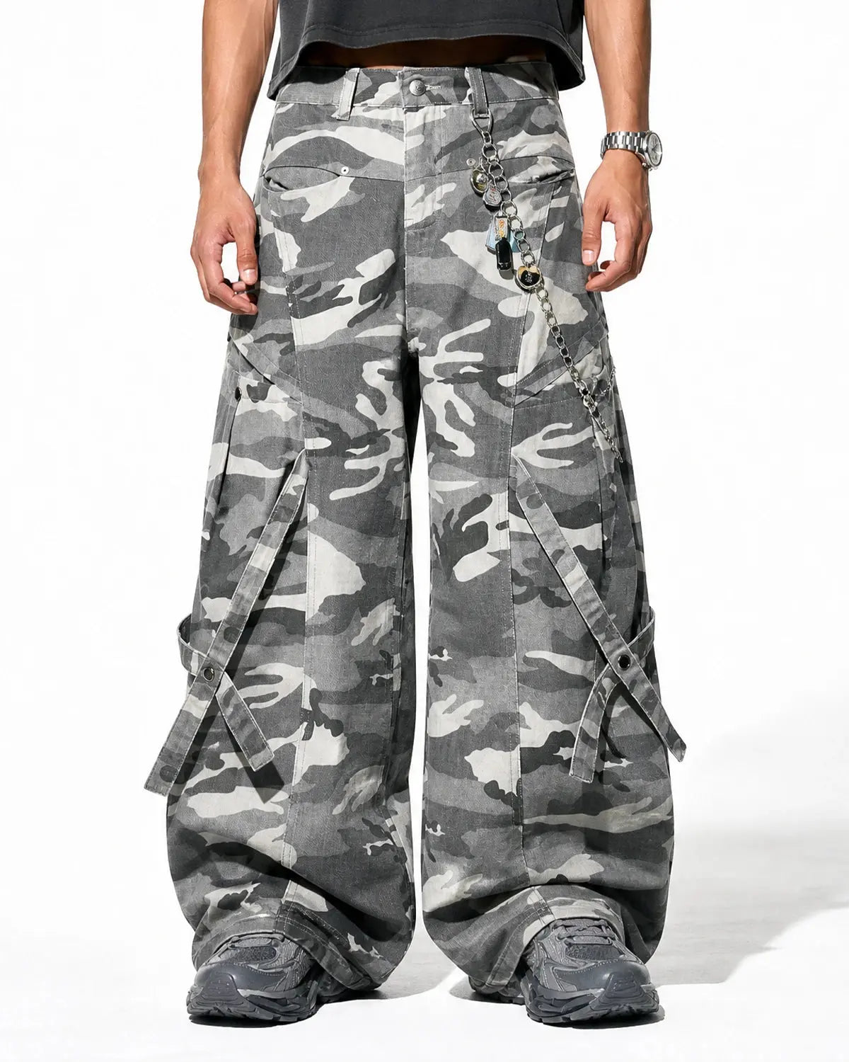 Inflation Multi-Pockets Barrel Camouflage Cargo Pants with multiple pockets and a relaxed fit in camouflage print.
