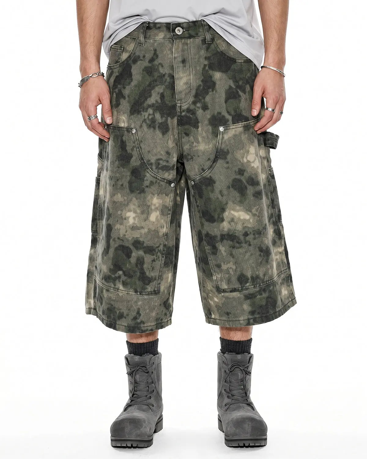 Washed camo cargo longline shorts by INFLATION, featuring multiple pockets and a relaxed fit, styled for streetwear.