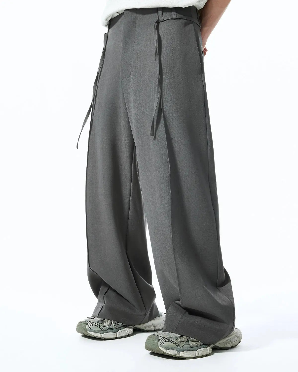 INFLATION Cleanfit Baggy Suit Pants in black, relaxed fit streetwear pants with adjustable waist and oversized design.
