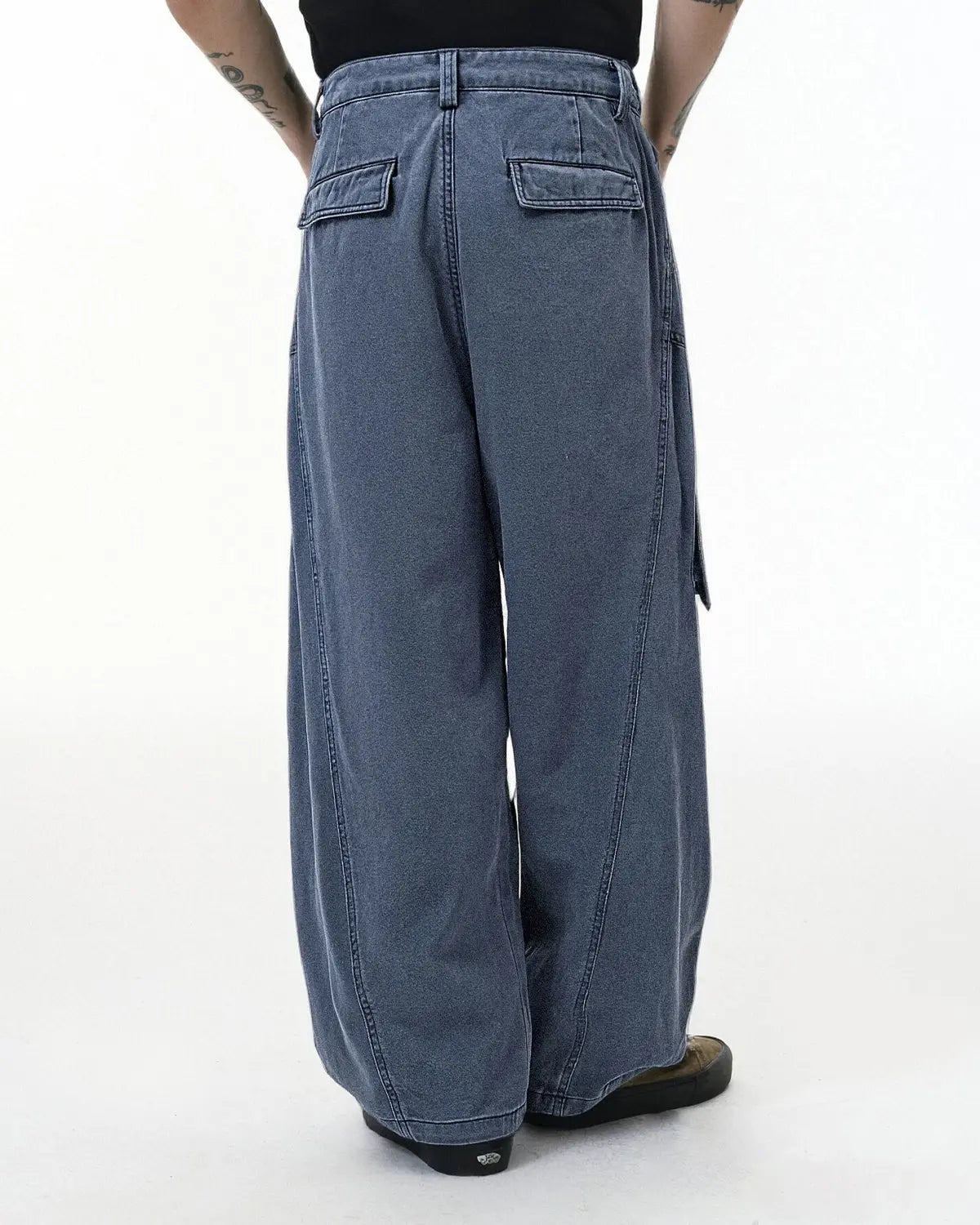 Inflation streetwear baggy cargo pants with multiple pockets and relaxed fit, shown in a casual streetwear style.