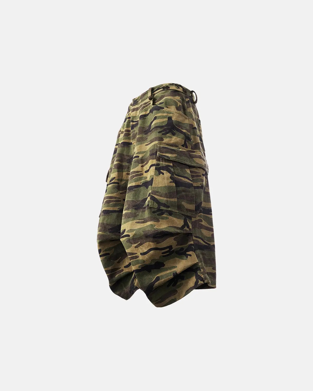 Inflation Camo Cargo Baggy Shorts with multiple pockets and an oversized fit, featuring a camouflage pattern for streetwear style.