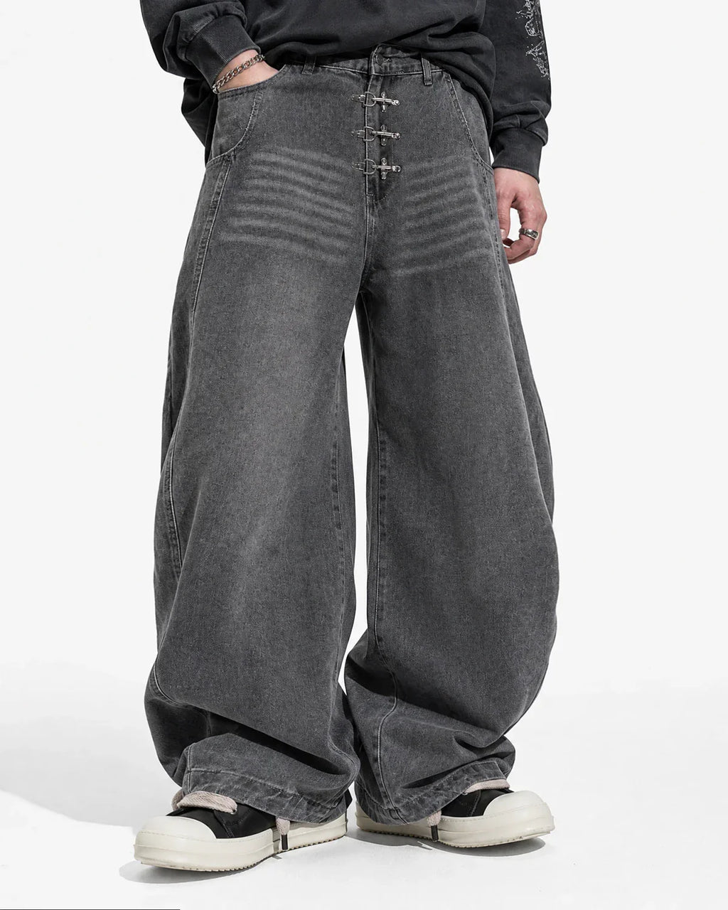 Grey barrel jeans with metal clasp from Inflation Streetwear, featuring a relaxed fit and classic denim texture.