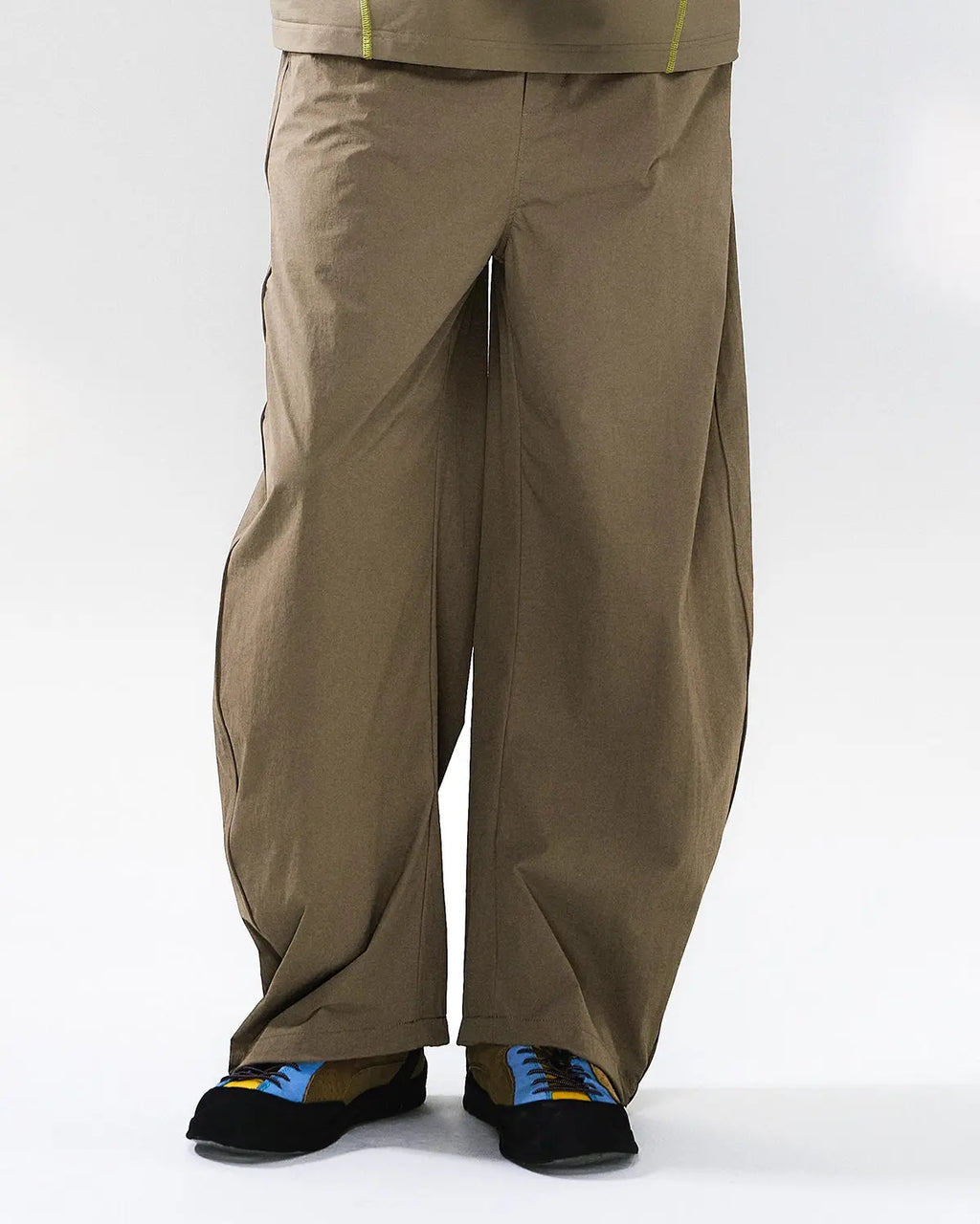 Inflation outdoor quick dry track pants in black with adjustable waistband and side pockets, suitable for active streetwear.