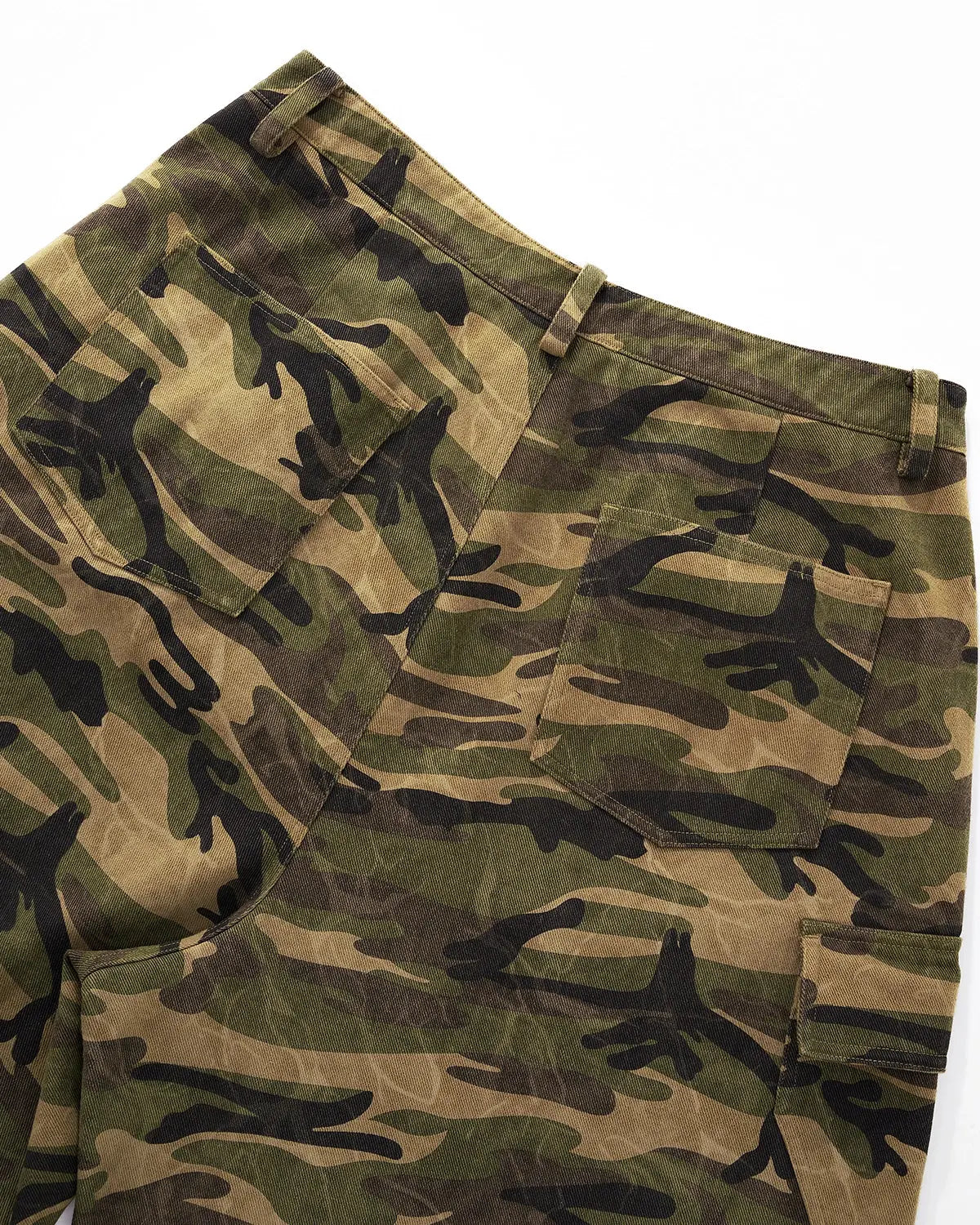 Inflation Camo Cargo Baggy Shorts with multiple pockets, relaxed fit, and camouflage pattern, suitable for streetwear style.