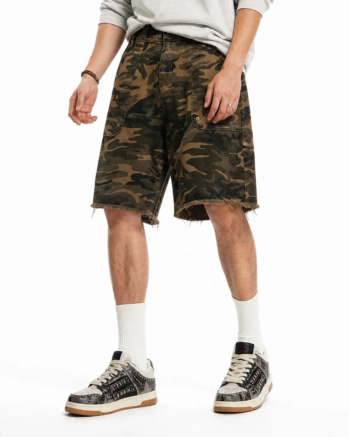 Inflation Streetwear frayed hem camo knee-length shorts with rugged, distressed edges and a stylish camouflage pattern.