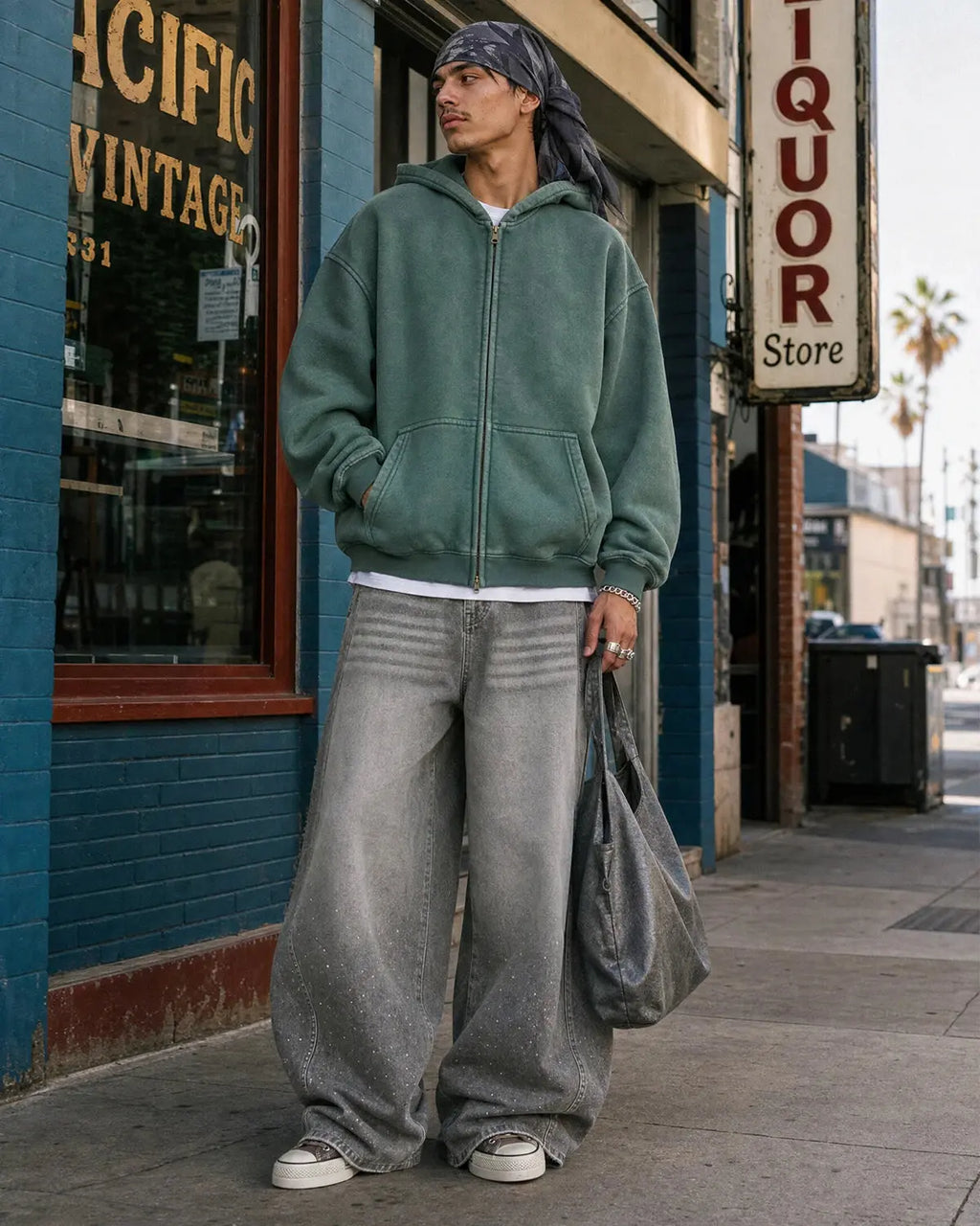 Inflation washed distressed fleece zip-up hoodie with a relaxed fit and casual style, featuring a front zipper and distressed details.
