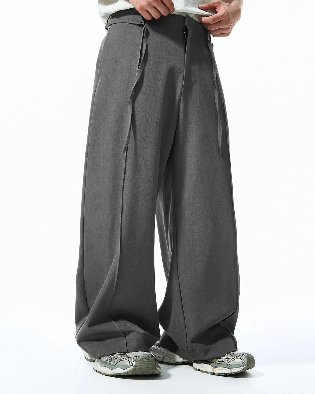 Inflation Cleanfit Baggy Suit Pants in black, featuring a relaxed fit and streetwear style, made from comfortable fabric.
