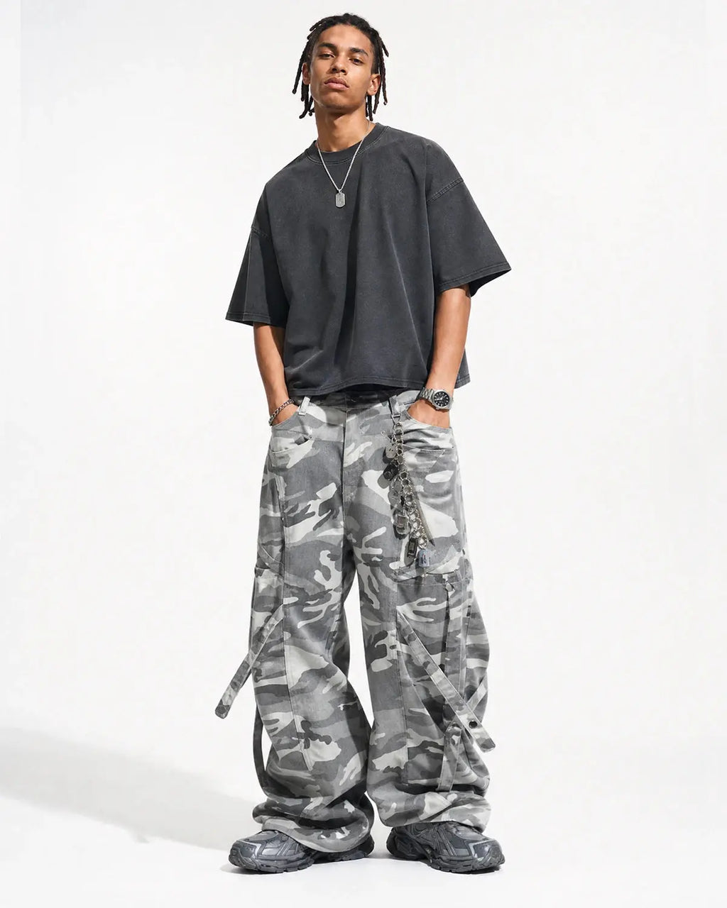 Inflation Multi-Pockets Barrel Camouflage Cargo Pants with multiple utility pockets in a stylish camouflage pattern.