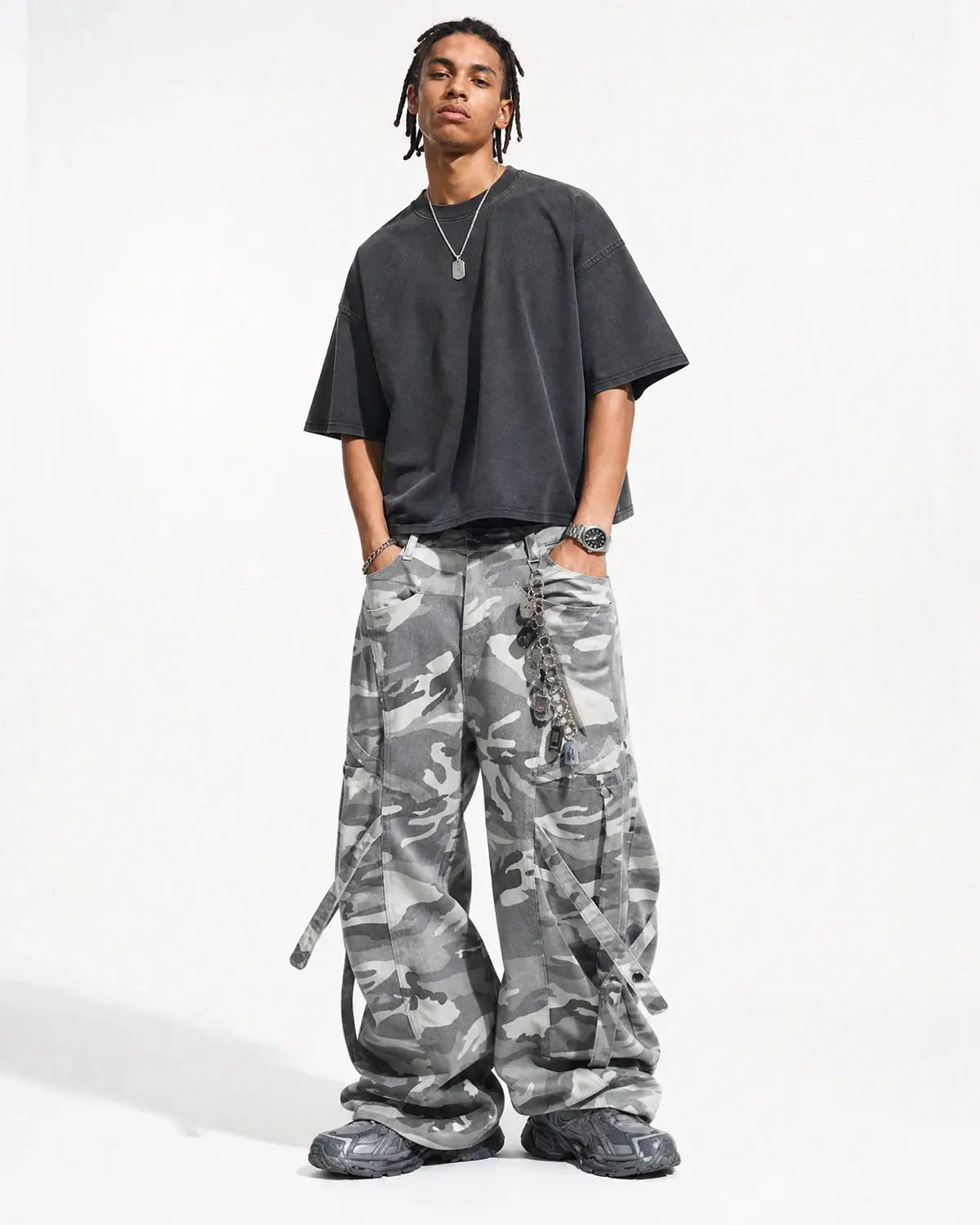 Inflation Multi-Pockets Barrel Camouflage Cargo Pants with multiple utility pockets in a stylish camouflage pattern.