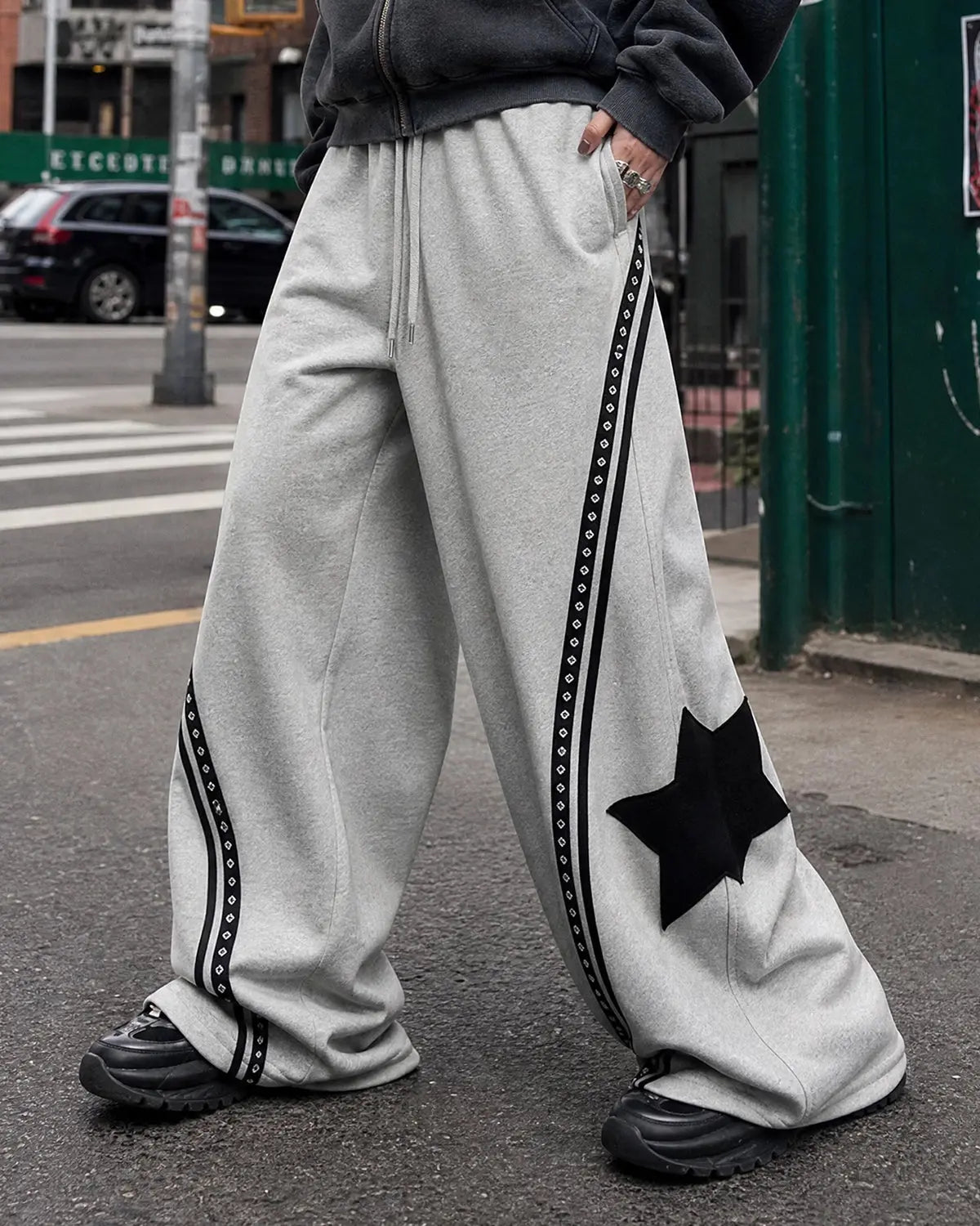 Contrast patchwork barrel sweatpants by INFLATION featuring stylish color blocks and relaxed fit for streetwear fashion.