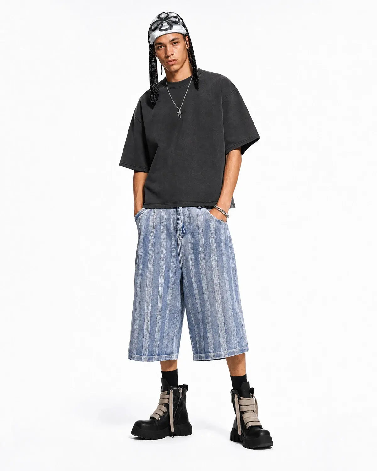 Woven texture baggy jorts by INFLATION featuring a relaxed fit and casual streetwear style.