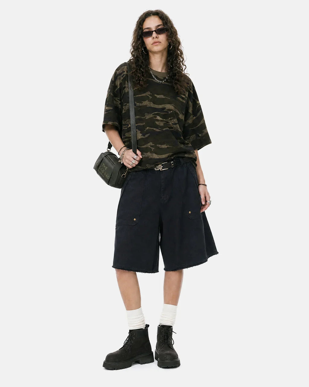 Inflation streetwear frayed hem camo knee-length shorts with distressed edges and camouflage pattern, casual and stylish for everyday wear.