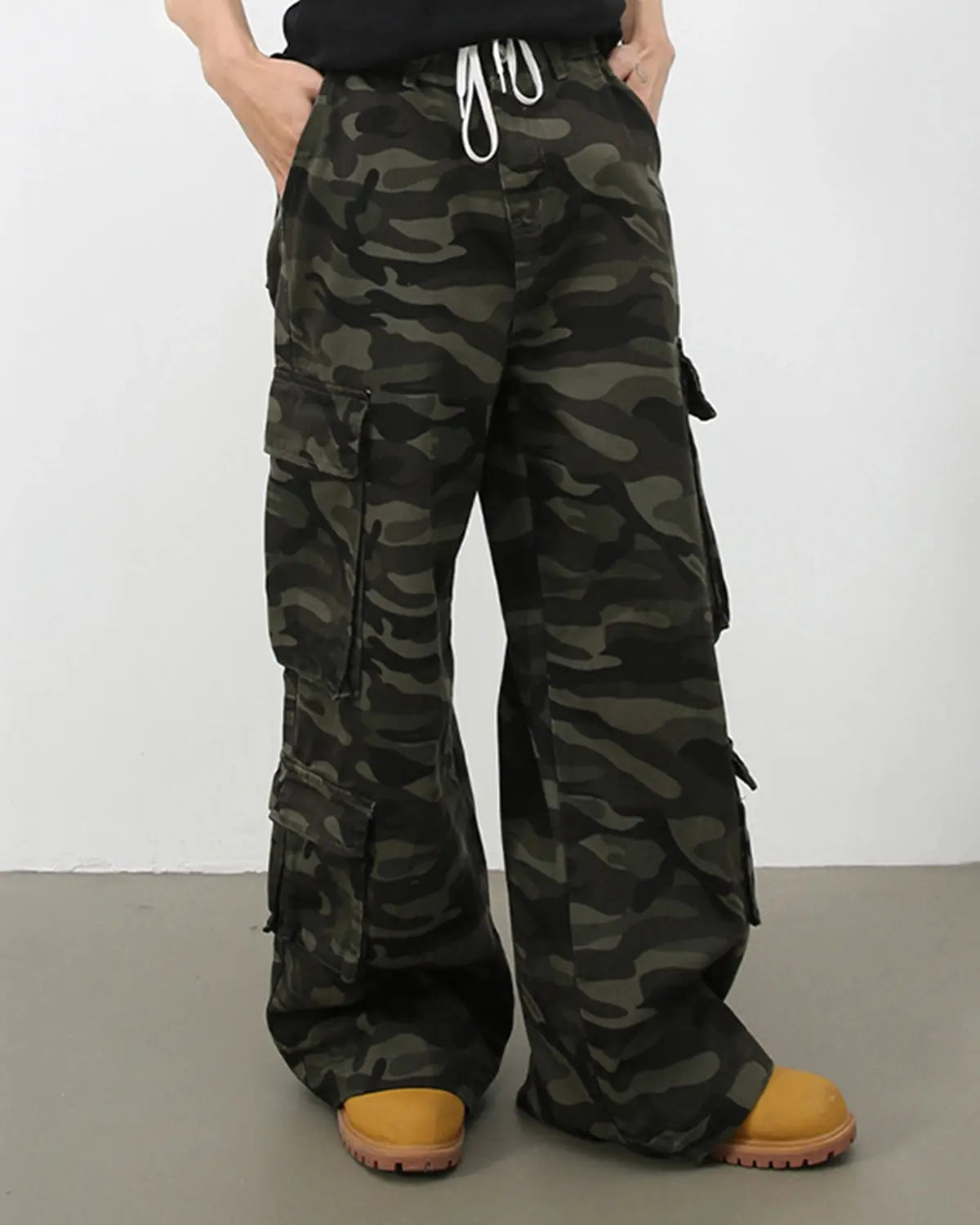Vintage camo cargo pants by INFLATION featuring a relaxed streetwear style and multiple cargo pockets.
