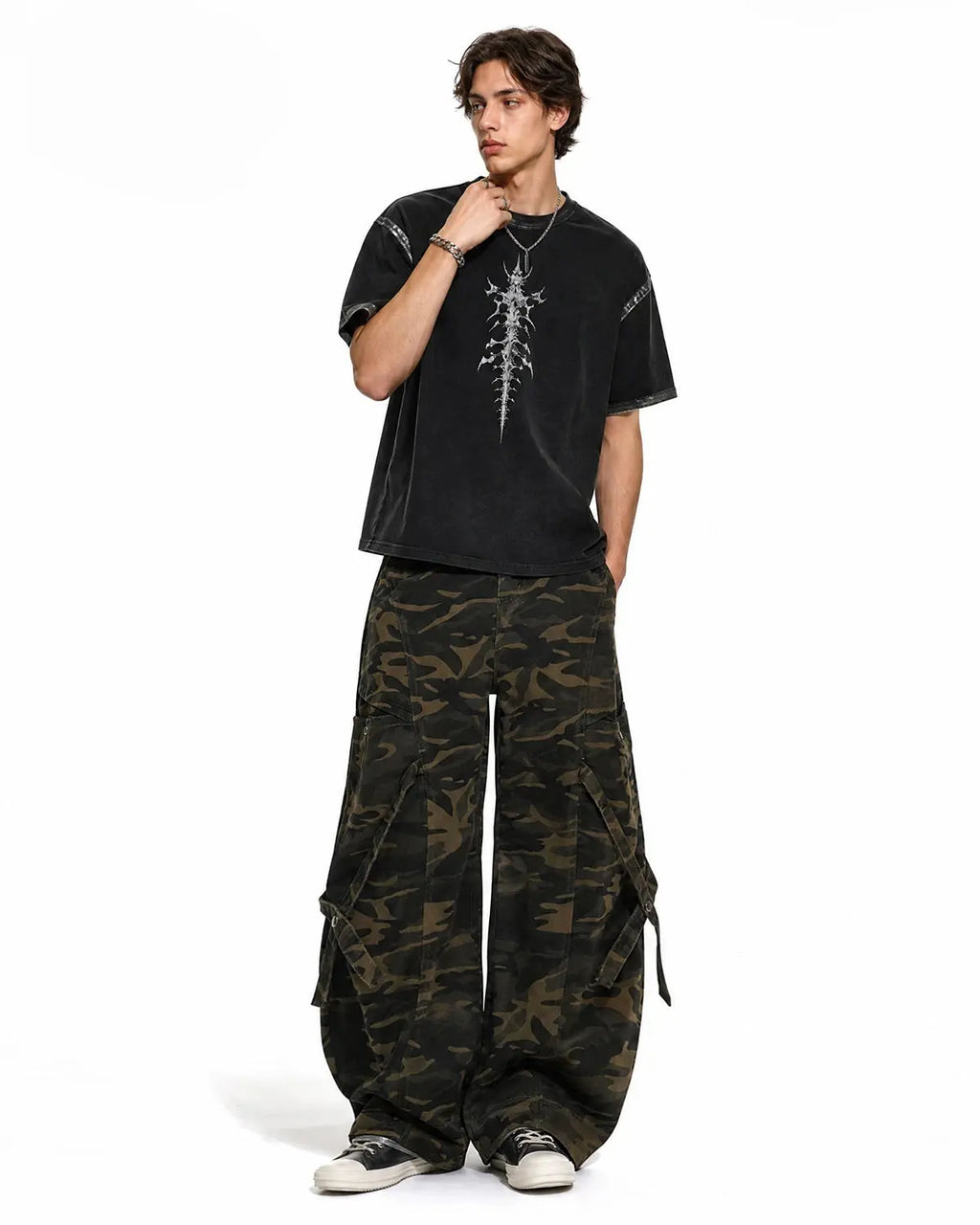 Inflation Multi-Pockets Barrel Camouflage Cargo Pants with multiple utility pockets in a stylish camouflage pattern.