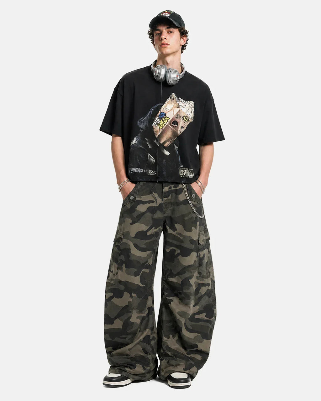 Inflation multi-pockets camo barrel cargo pants with multiple cargo and utility pockets, streetwear style in camouflage fabric.
