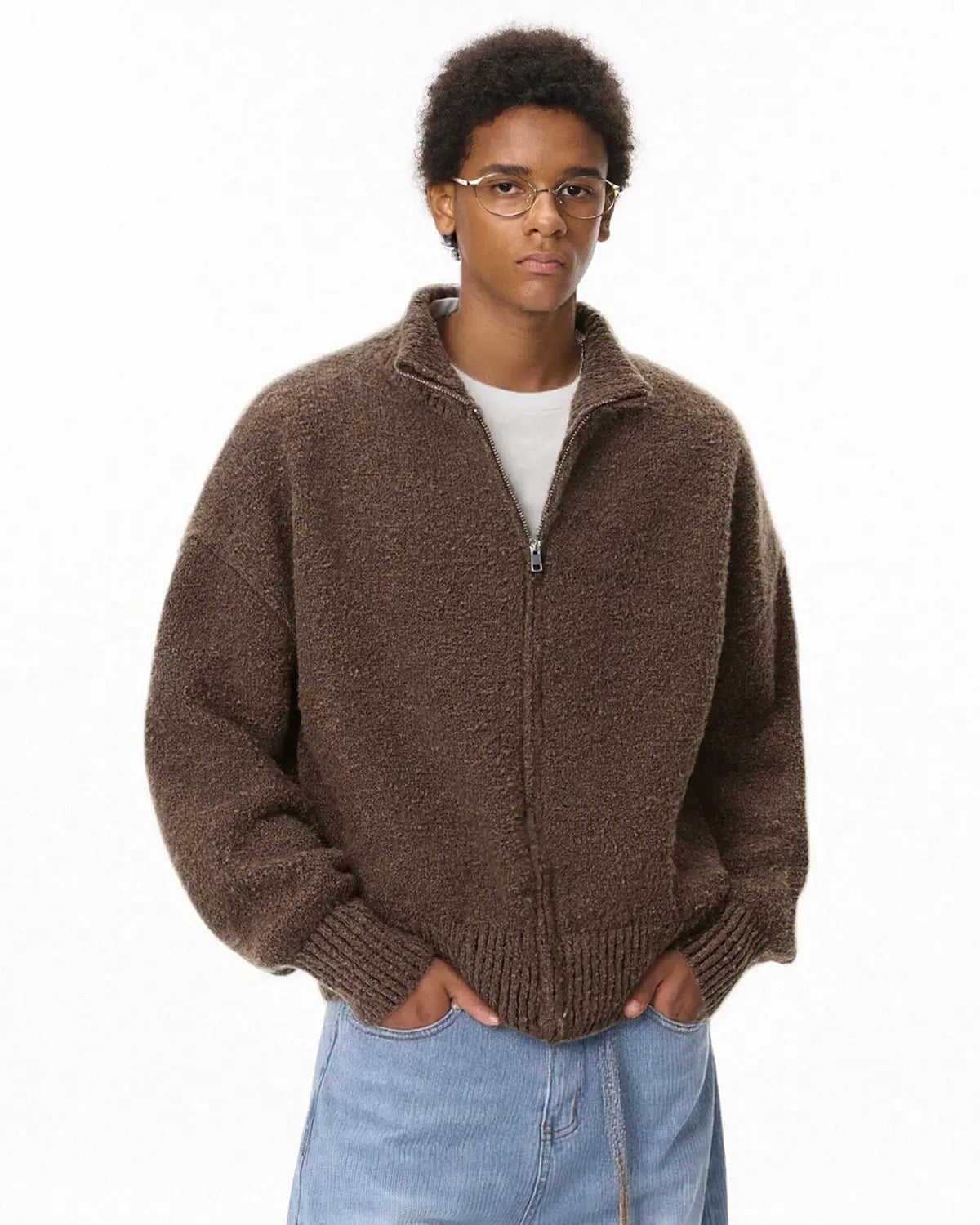 Inflation Streetwear Old Money Style knitwear zip-up sweater in neutral tones, featuring classic design and ribbed cuffs.