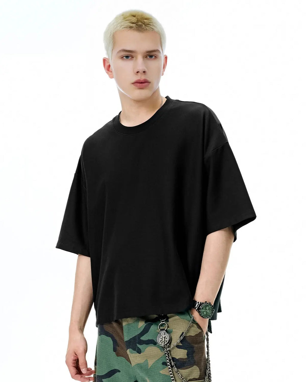 Blank oversized boxy T-shirt from Inflation Streetwear, featuring a relaxed fit and casual style in plain fabric.