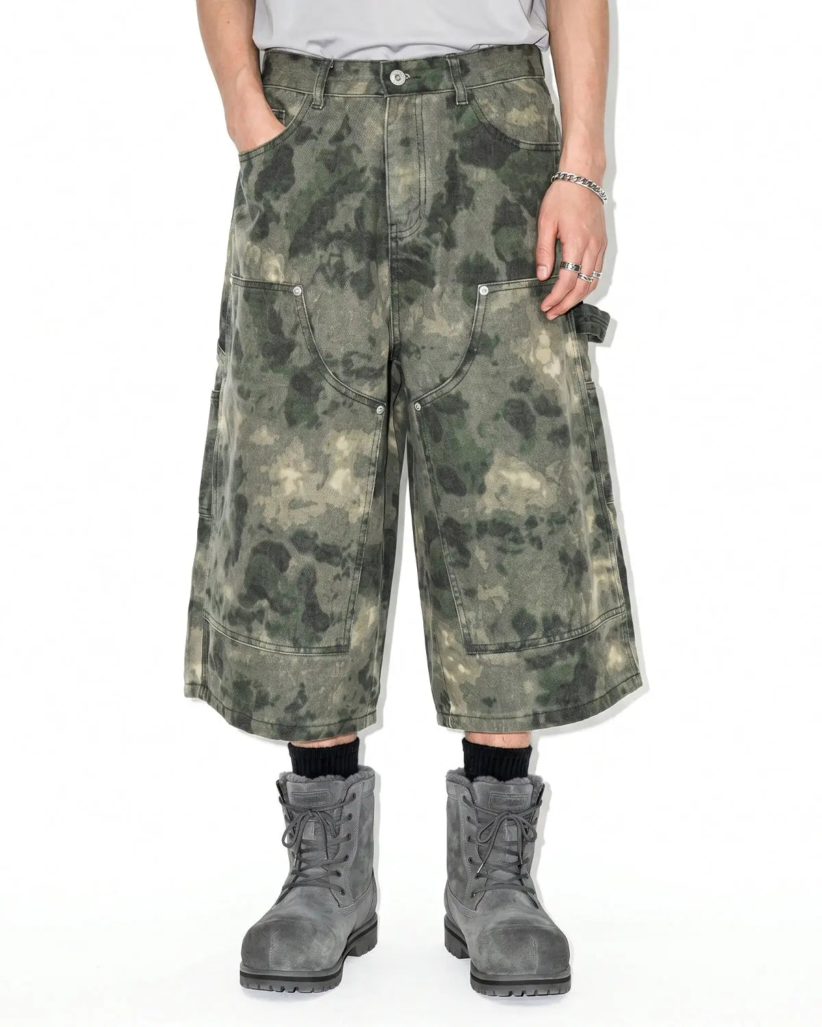 Washed camo cargo longline shorts by INFLATION, featuring a relaxed fit, multiple pockets, and a stylish streetwear design.