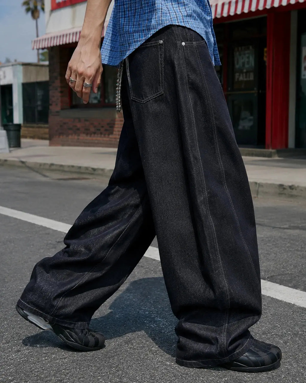 INFLATION Raw Color Barrel Baggy Jeans, casual pants with a relaxed fit and raw hem, displayed on a model.