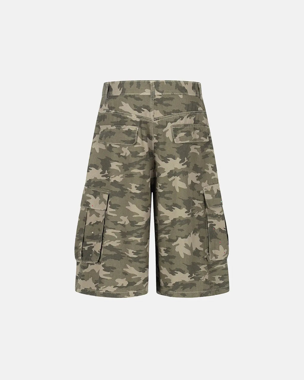 Embroidered camo cargo longline shorts by INFLATION, featuring multiple pockets and a relaxed fit, styled with streetwear details.